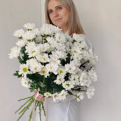 Букет «Ромашка» — свежесть белых хризантем в деревенском стиле Астрахань Астраханская область