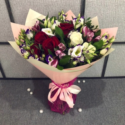 Букет из роз, эустом и альстромерий – гармония утонченности и свежести Астрахань Астраханская область