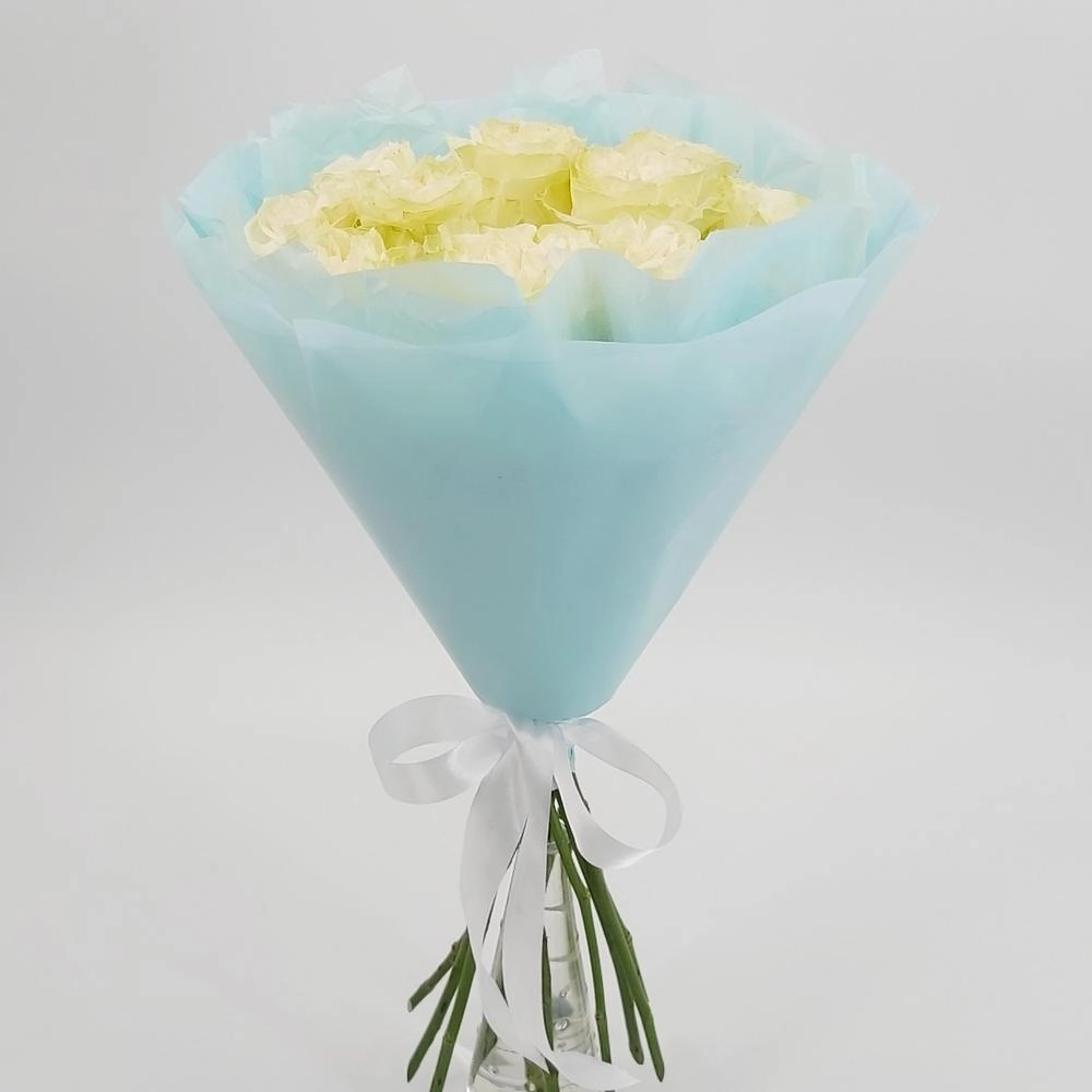 Букет «Кружевное облачко» – 11 белоснежных роз в нежной упаковке Астрахань Астраханская область