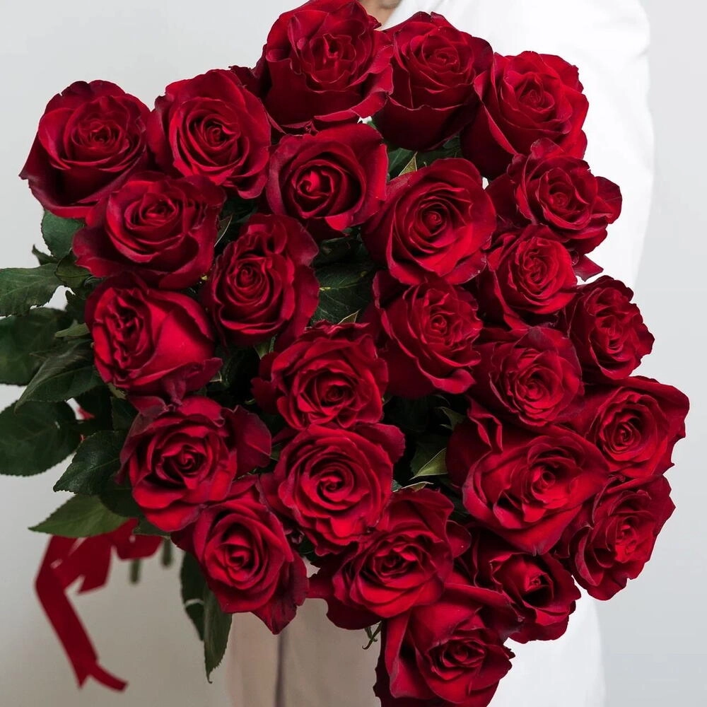Роскошный букет «Эксплорер» – 25 красных роз для самых важных моментов Астрахань Астраханская область