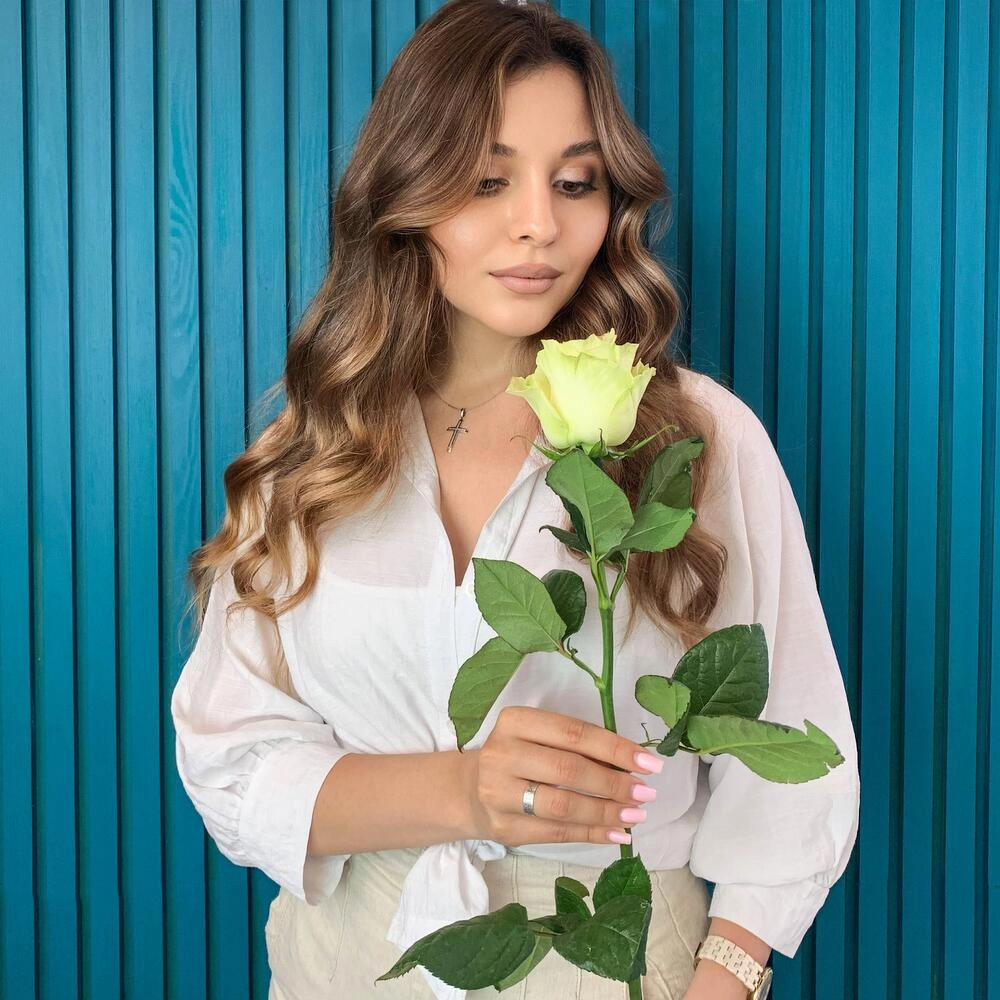 Комплимент из белой эквадорской розы – элегантность в каждом лепестке Астрахань Астраханская область