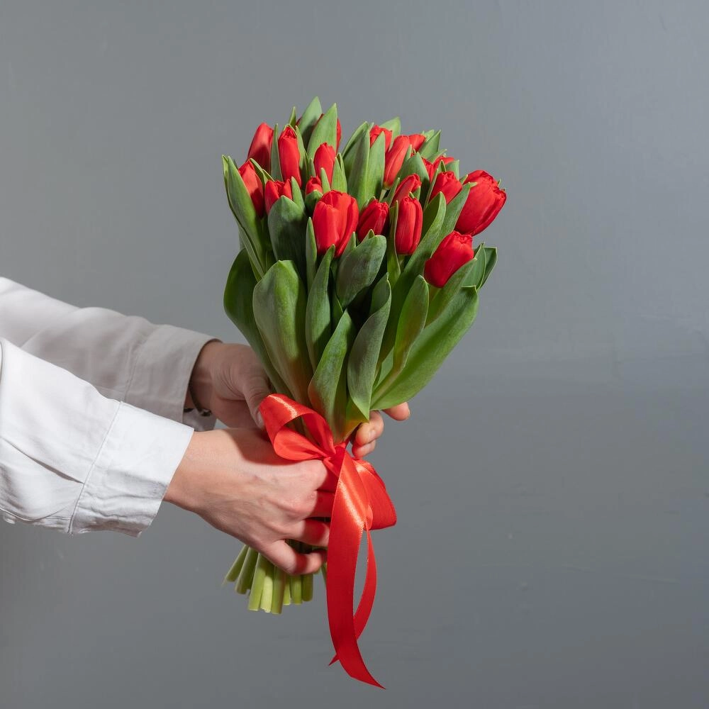 Букет из 25 красных тюльпанов Астрахань Астраханская область