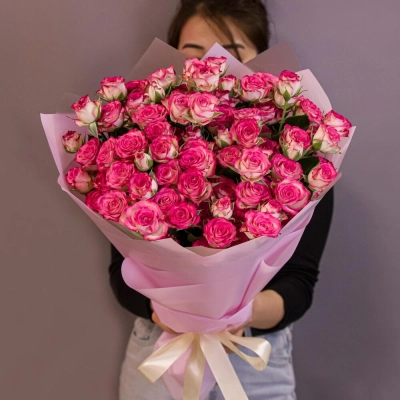 Букет «Розовый бум» – пышные кустовые розы в нежно-розовых тонах Астрахань Астраханская область