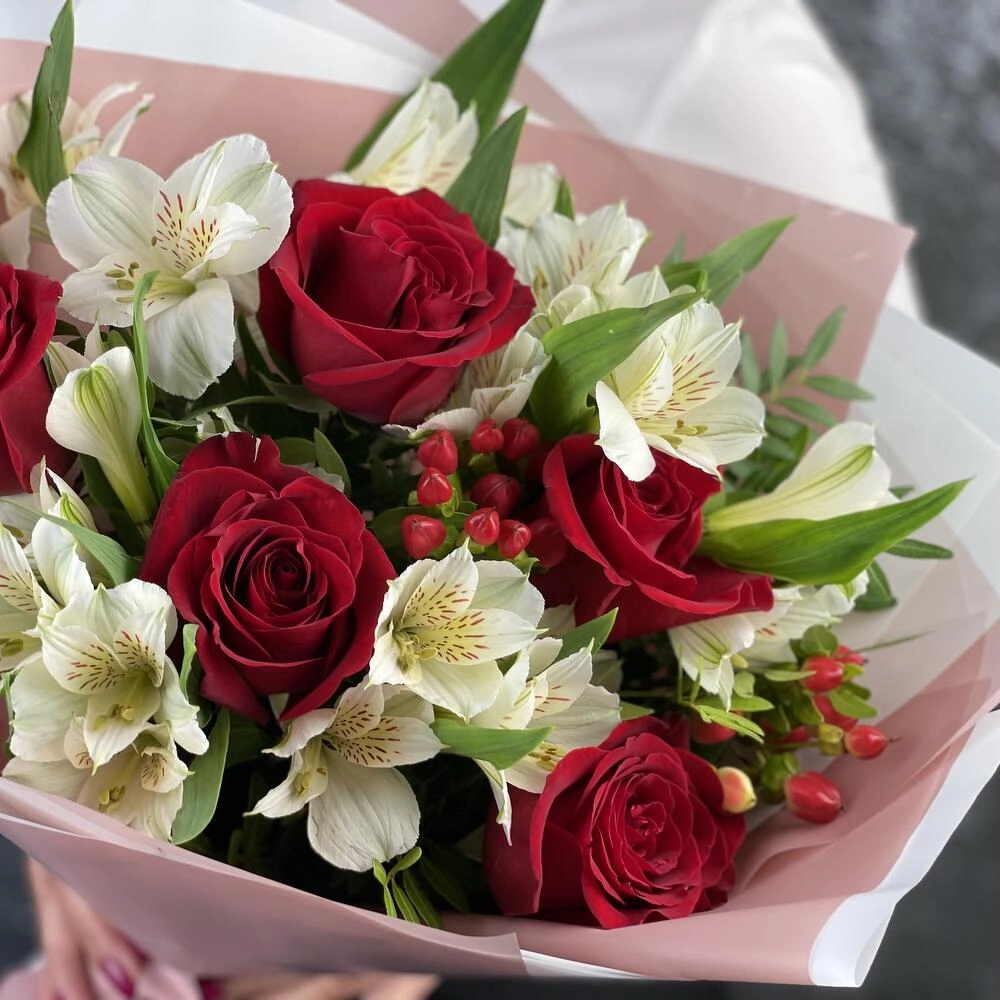 Букет «Нуар» – контраст страсти и нежности Астрахань Астраханская область