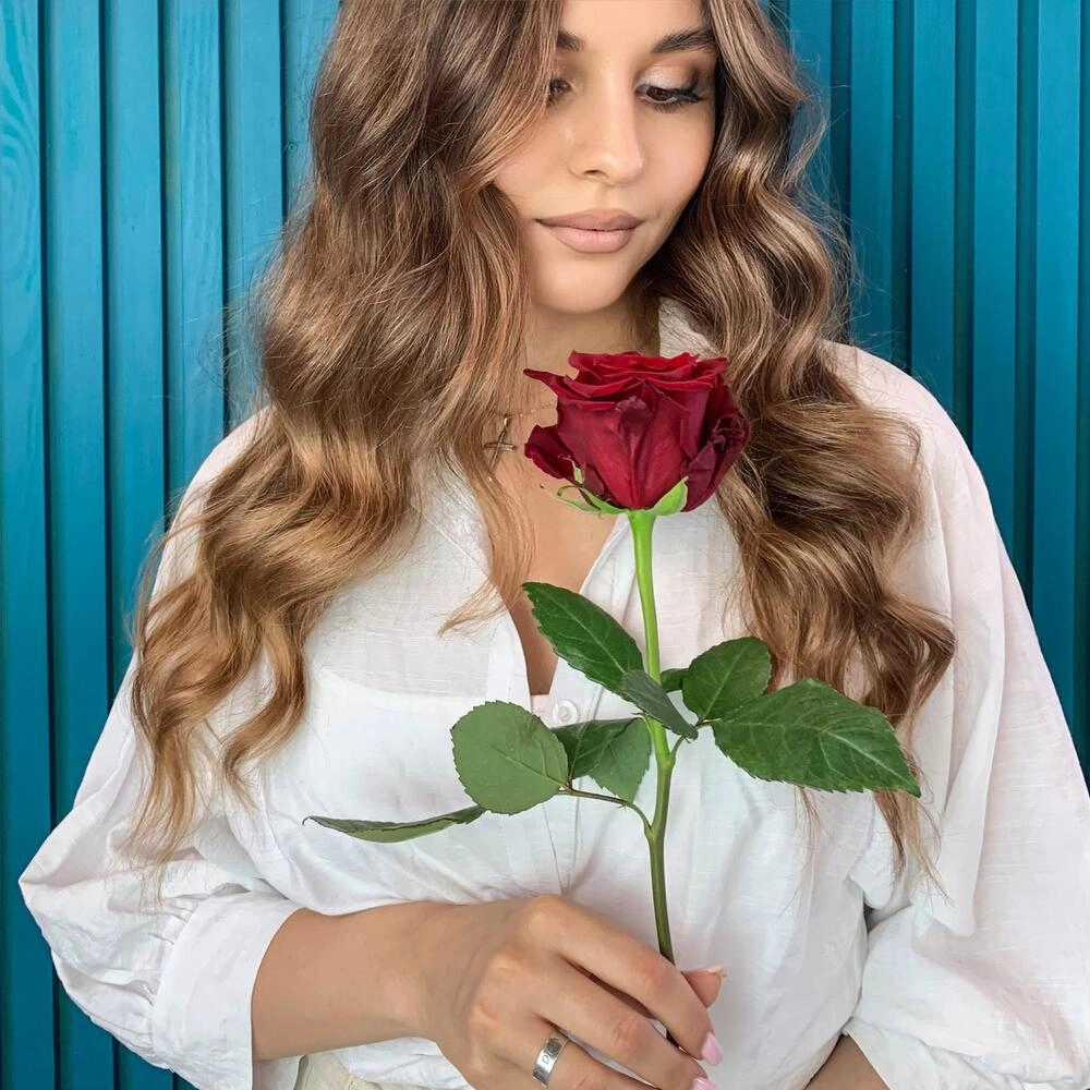 Комплимент из красной эквадорской розы – минимализм роскоши Астрахань Астраханская область