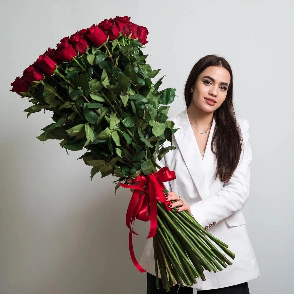 Роскошный букет из 51 красной розы – воплощение безграничной любви Астрахань Астраханская область