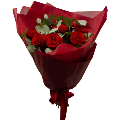 Букет из 9 красных роз с эвкалиптом – классика любви и нежности Астрахань Астраханская область