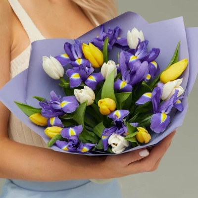 Букет из ирисов и тюльпанов «Весна» Астрахань Астраханская область