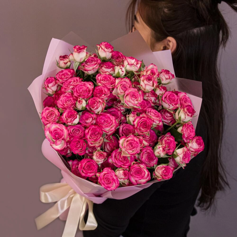 Букет «Розовый бум» – пышные кустовые розы в нежно-розовых тонах Астрахань Астраханская область