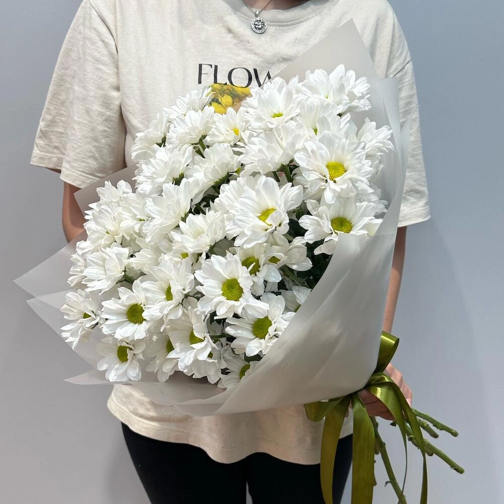 Букет «Летнее настроение» – свежесть белых хризантем Астрахань Астраханская область