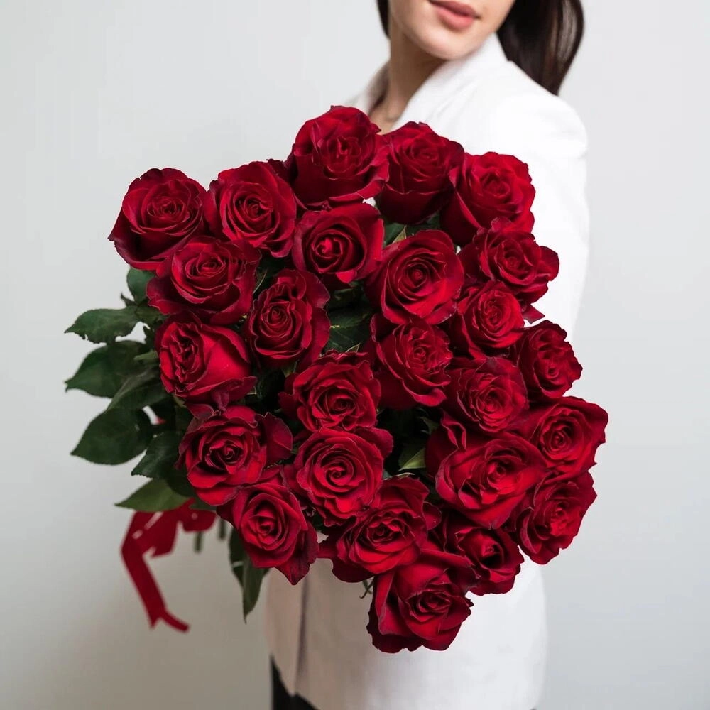 Роскошный букет «Эксплорер» – 25 красных роз для самых важных моментов Астрахань Астраханская область