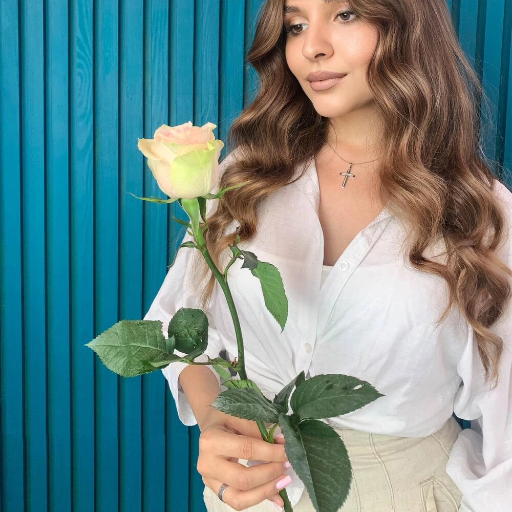 Комплимент из розовой эквадорской розы – минимализм роскоши Астрахань Астраханская область
